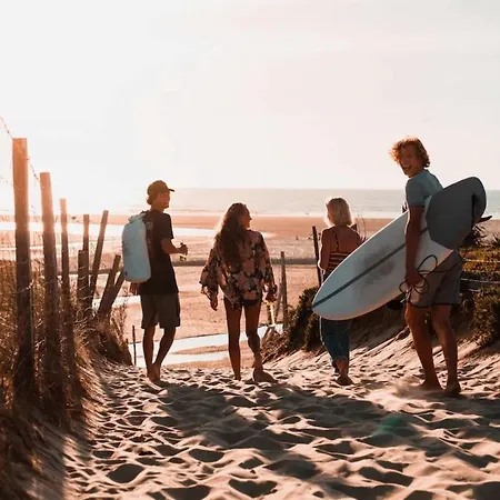 Surfbase Boucau אכסניה